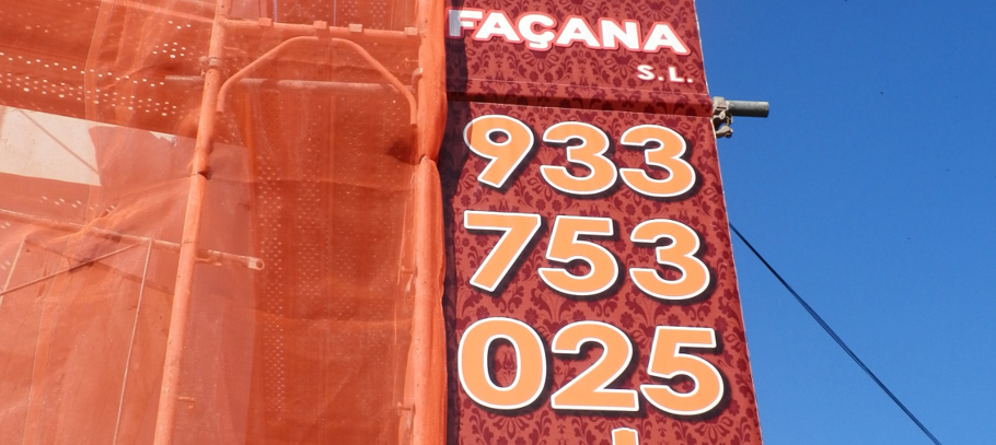 IDG GRUP WEB - IMAGEN CORPORATIVA Y PUBLICIDAD. ROTULACIÓN. Diseñamos LONAS, BANDEROLAS, PANCARTAS para las obras de empresas de construcción y rehabilitación de edificios. Frontlit, microperforadas con rejilla pvc, solvotex,... Cliente: ACTUAL FAÇANA - FACHADA ACTUAL (Cornellá).