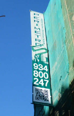 IDG GRUP WEB - IMAGEN CORPORATIVA Y PUBLICIDAD. ROTULACIÓN. Diseñamos LONAS, BANDEROLAS, PANCARTAS para las obras de empresas de construcción y rehabilitación de edificios. Frontlit, microperforadas con rejilla pvc, solvotex,... Cliente: REHABILITACIONES PERIMETRO 5