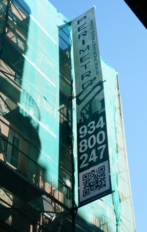 IDG GRUP WEB - IMAGEN CORPORATIVA Y PUBLICIDAD. ROTULACIÓN. Diseñamos LONAS, BANDEROLAS, PANCARTAS para las obras de empresas de construcción y rehabilitación de edificios. Frontlit, microperforadas con rejilla pvc, solvotex,... Cliente: REHABILITACIONES PERIMETRO 5