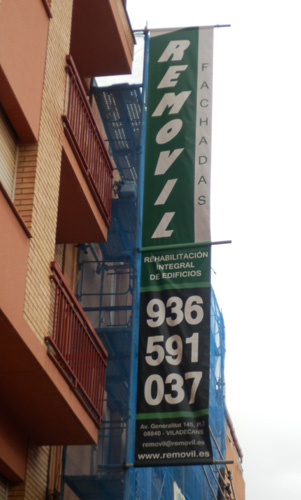 IDG GRUP WEB - IMAGEN CORPORATIVA Y PUBLICIDAD. ROTULACIÓN. Diseñamos LONAS, BANDEROLAS, PANCARTAS para las obras de empresas de construcción y rehabilitación de edificios. Frontlit, microperforadas con rejilla pvc, solvotex,... Cliente: REMOVIL FACHADAS.
