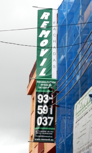 IDG GRUP WEB - IMAGEN CORPORATIVA Y PUBLICIDAD. ROTULACIÓN. Diseñamos LONAS, BANDEROLAS, PANCARTAS para las obras de empresas de construcción y rehabilitación de edificios. Frontlit, microperforadas con rejilla pvc, solvotex,... Cliente: REMOVIL FACHADAS.