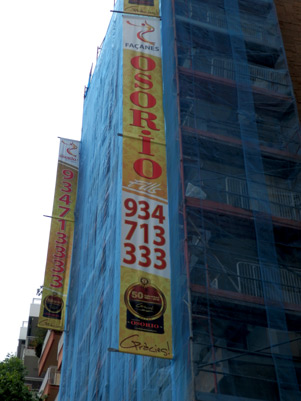 IDG GRUP WEB - IMAGEN CORPORATIVA Y PUBLICIDAD. ROTULACIÓN. Diseñamos LONAS, BANDEROLAS, PANCARTAS para las obras de empresas de construcción y rehabilitación de edificios. Frontlit, microperforadas con rejilla pvc, solvotex,... Cliente: FACHADAS OSORIO.