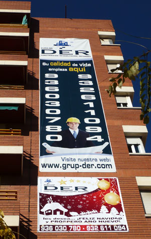 IDG GRUP WEB - IMAGEN CORPORATIVA Y PUBLICIDAD. ROTULACIÓN. Diseñamos LONAS, BANDEROLAS, PANCARTAS para las obras de empresas de construcción y rehabilitación de edificios. Frontlit, microperforadas con rejilla pvc, solvotex,... Cliente: GRUP DER - FACHADAS DER.