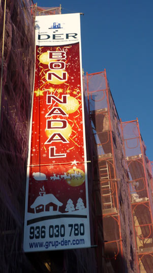 IDG GRUP WEB - IMAGEN CORPORATIVA Y PUBLICIDAD. ROTULACIÓN. Diseñamos LONAS, BANDEROLAS, PANCARTAS para las obras de empresas de construcción y rehabilitación de edificios. Frontlit, microperforadas con rejilla pvc, solvotex,... Cliente: GRUP DER - FACHADAS DER.