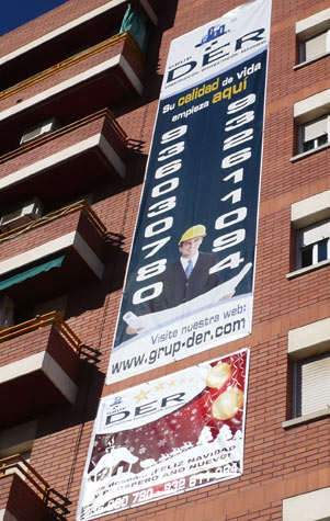 IDG GRUP WEB - IMAGEN CORPORATIVA Y PUBLICIDAD. ROTULACIÓN. Diseñamos LONAS, BANDEROLAS, PANCARTAS para las obras de empresas de construcción y rehabilitación de edificios. Frontlit, microperforadas con rejilla pvc, solvotex,... Cliente: GRUP DER - FACHADAS DER.