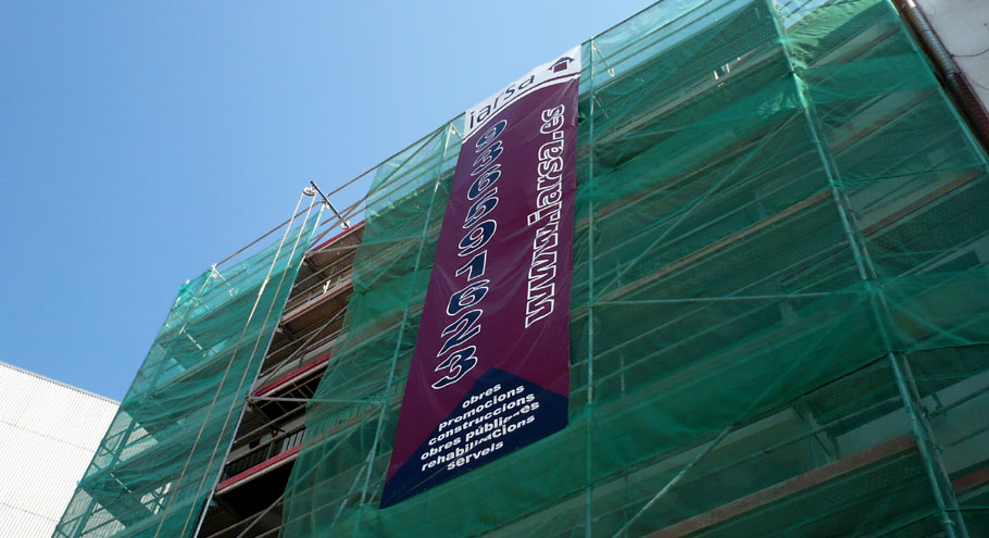 IDG GRUP WEB - IMAGEN CORPORATIVA Y PUBLICIDAD. ROTULACIÓN. Diseñamos LONAS, BANDEROLAS, PANCARTAS para las obras de empresas de construcción y rehabilitación de edificios. Frontlit, microperforadas con rejilla pvc, solvotex,... Cliente: IARSA.
