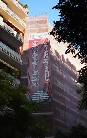 IDG GRUP WEB - IMAGEN CORPORATIVA Y PUBLICIDAD. ROTULACIÓN. Diseñamos LONAS, BANDEROLAS, PANCARTAS para las obras de empresas de construcción y rehabilitación de edificios. Frontlit, microperforadas con rejilla pvc, solvotex,... Cliente: IARSA.