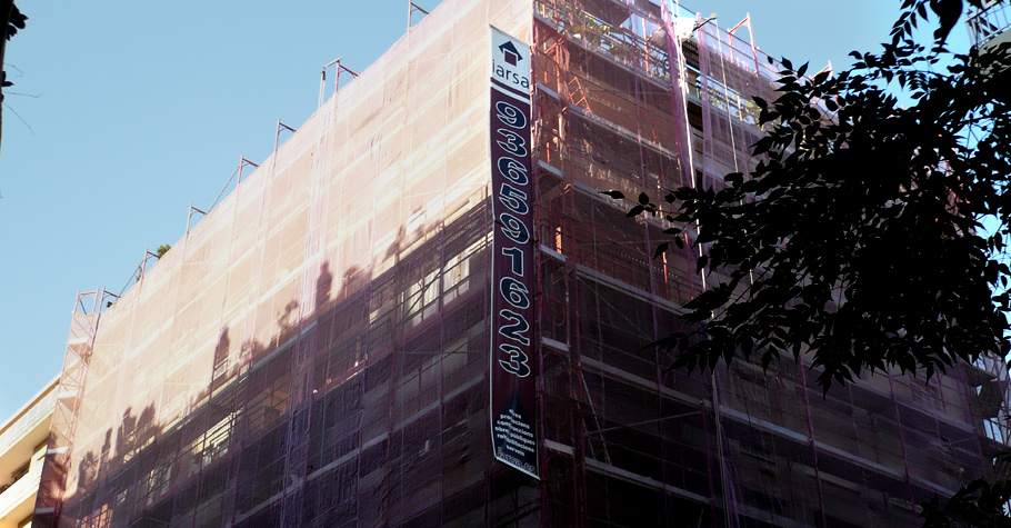 IDG GRUP WEB - IMAGEN CORPORATIVA Y PUBLICIDAD. ROTULACIÓN. Diseñamos LONAS, BANDEROLAS, PANCARTAS para las obras de empresas de construcción y rehabilitación de edificios. Frontlit, microperforadas con rejilla pvc, solvotex,... Cliente: IARSA.