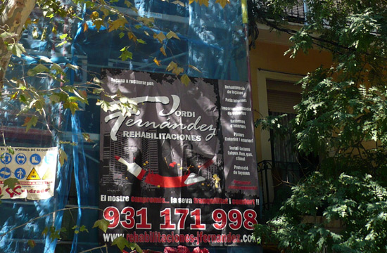 IDG GRUP WEB - IMAGEN CORPORATIVA Y PUBLICIDAD. ROTULACIÓN. Diseñamos LONAS, BANDEROLAS, PANCARTAS para las obras de empresas de construcción y rehabilitación de edificios. Frontlit, microperforadas con rejilla pvc, solvotex,... Cliente: JORDI FERNÁNDEZA REHABILITACIONES.