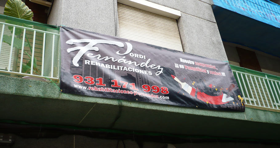IDG GRUP WEB - IMAGEN CORPORATIVA Y PUBLICIDAD. ROTULACIÓN. Diseñamos LONAS, BANDEROLAS, PANCARTAS para las obras de empresas de construcción y rehabilitación de edificios. Frontlit, microperforadas con rejilla pvc, solvotex,... Cliente: JORDI FERNÁNDEZA REHABILITACIONES.