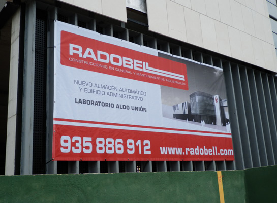IDG GRUP WEB - IMAGEN CORPORATIVA Y PUBLICIDAD. ROTULACIÓN. Diseñamos LONAS, BANDEROLAS, PANCARTAS para las obras de empresas de construcción y rehabilitación de edificios. Frontlit, microperforadas con rejilla pvc, solvotex,... Cliente: RADOBELL.