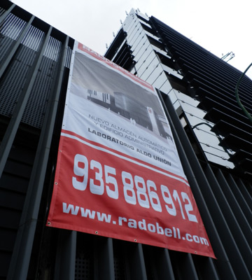 IDG GRUP WEB - IMAGEN CORPORATIVA Y PUBLICIDAD. ROTULACIÓN. Diseñamos LONAS, BANDEROLAS, PANCARTAS para las obras de empresas de construcción y rehabilitación de edificios. Frontlit, microperforadas con rejilla pvc, solvotex,... Cliente: RADOBELL.