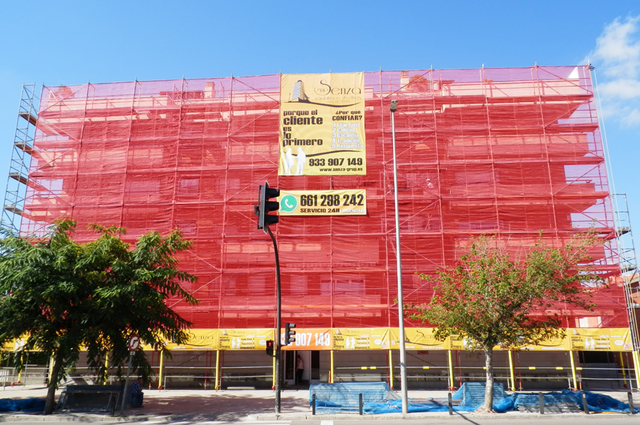 IDG GRUP WEB - IMAGEN CORPORATIVA Y PUBLICIDAD. ROTULACIÓN. Diseñamos LONAS, BANDEROLAS, PANCARTAS para las obras de empresas de construcción y rehabilitación de edificios. Frontlit, microperforadas con rejilla pvc, solvotex,... LONA GRAN FORMATO Cliente: SENZA REHABILITACIÓN EDIFICIOS.