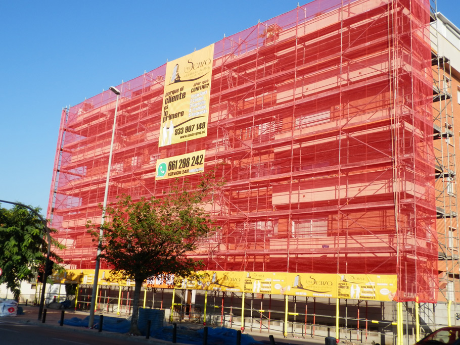 IDG GRUP WEB - IMAGEN CORPORATIVA Y PUBLICIDAD. ROTULACIÓN. Diseñamos LONAS, BANDEROLAS, PANCARTAS para las obras de empresas de construcción y rehabilitación de edificios. Frontlit, microperforadas con rejilla pvc, solvotex,... LONA GRAN FORMATO Cliente: SENZA REHABILITACIÓN EDIFICIOS.