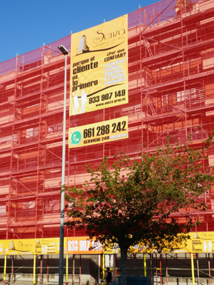 IDG GRUP WEB - IMAGEN CORPORATIVA Y PUBLICIDAD. ROTULACIÓN. Diseñamos LONAS, BANDEROLAS, PANCARTAS para las obras de empresas de construcción y rehabilitación de edificios. Frontlit, microperforadas con rejilla pvc, solvotex,... LONA GRAN FORMATO Cliente: SENZA REHABILITACIÓN EDIFICIOS.