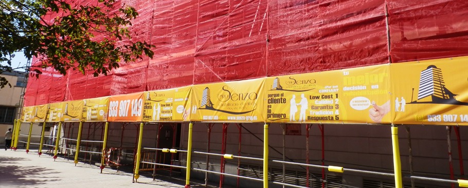IDG GRUP WEB - IMAGEN CORPORATIVA Y PUBLICIDAD. ROTULACIÓN. Diseño y Rotulación de LONAS, BANDEROLAS, PANCARTAS para las obras de empresas de construcción y rehabilitación de edificios. Frontlit, microperforadas con rejilla pvc, solvotex,... Cliente: SENZA REHABILITACIÓN EDIFICIOS.