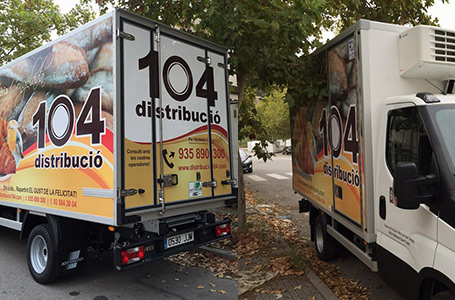 IDG GRUP WEB - ROTULACIÓN COMERCIAL - ROTULACIÓN DE VEHÍCULOS COMERCIALES: Rotulación de Coches, Rotulación de Furgonetas, Rotulación de Camiones, Rotulación de Motos, Rotulación de Barcos,... Rotulación con Vinilo de Corte, Rotulación con Vinilo de Impresión, Rotulación con Vinilo de Fundición, Rotulación Total Covering. ROTULACIÓN VEHÍCULO COMERCIAL (CAMIÓN) - Cliente: DISTRIBUCIO 104.