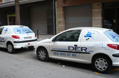IDG GRUP WEB - ROTULACIÓN COMERCIAL - ROTULACIÓN DE VEHÍCULOS COMERCIALES: Rotulación de Coches, Rotulación de Furgonetas, Rotulación de Camiones, Rotulación de Motos, Rotulación de Barcos,... Rotulación con Vinilo de Corte, Rotulación con Vinilo de Impresión, Rotulación con Vinilo de Fundición, Rotulación Total Covering. ROTULACIÓN VEHÍCULO COMERCIAL (COCHE) - Cliente: FACHADAS DER - GRUP DER.