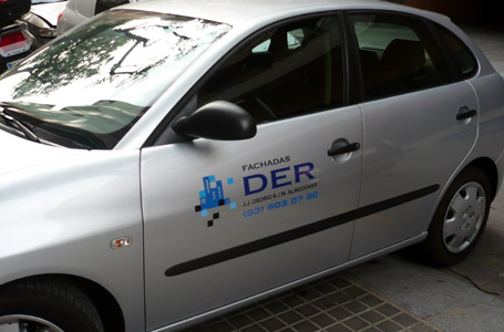 IDG GRUP WEB - ROTULACIÓN COMERCIAL - ROTULACIÓN DE VEHÍCULOS COMERCIALES: Rotulación de Coches, Rotulación de Furgonetas, Rotulación de Camiones, Rotulación de Motos, Rotulación de Barcos,... Rotulación con Vinilo de Corte, Rotulación con Vinilo de Impresión, Rotulación con Vinilo de Fundición, Rotulación Total Covering. ROTULACIÓN VEHÍCULO COMERCIAL (COCHE) - Cliente: FACHADAS DER - GRUP DER.