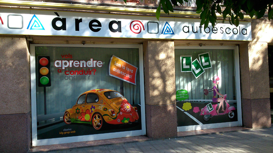 ROTULACIÓN COMERCIAL - DISEÑO Y COLOCACIÓN DE ROTULOS COMERCIALES - LUMINOSOS. METACRILATOS. VINILOS DE IMPRESIÓN. VINIOS DE CORTE. VINILOS MONOMÉRICOS. VINILOS POLIMÉRICOS. Cliente: Autoescuela AREA, Sant Feliu, BARCELONA.