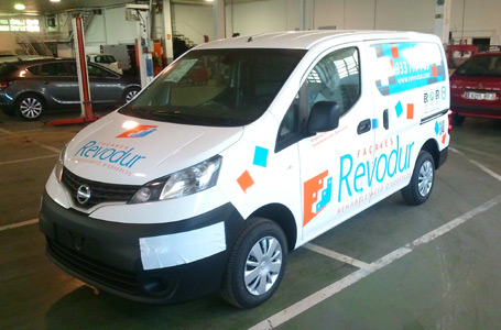 ROTULACIÓN COMERCIAL - ROTULACIÓN DE VEHÍCULOS COMERCIALES: Rotulación de Coches, Rotulación de Furgonetas, Rotulación de Camiones, Rotulación de Motos, Rotulación de Barcos,... Rotulación con Vinilo de Corte, Rotulación con Vinilo de Impresión, Rotulación con Vinilo de Fundición, Rotulación Total Covering. ROTULACIÓN FLOTA DE VEHICULOS - Cliente: REVODUR.