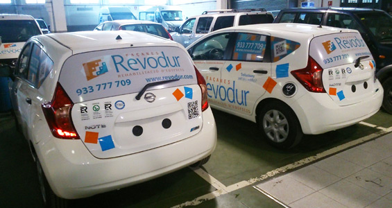 ROTULACIÓN COMERCIAL - ROTULACIÓN DE VEHÍCULOS COMERCIALES: Rotulación de Coches, Rotulación de Furgonetas, Rotulación de Camiones, Rotulación de Motos, Rotulación de Barcos,... Rotulación con Vinilo de Corte, Rotulación con Vinilo de Impresión, Rotulación con Vinilo de Fundición, Rotulación Total Covering. ROTULACIÓN FLOTA DE VEHICULOS - Cliente: REVODUR.