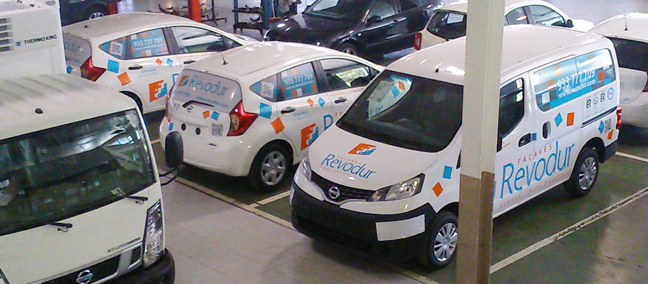 ROTULACIÓN COMERCIAL - ROTULACIÓN DE VEHÍCULOS COMERCIALES: Rotulación de Coches, Rotulación de Furgonetas, Rotulación de Camiones, Rotulación de Motos, Rotulación de Barcos,... Rotulación con Vinilo de Corte, Rotulación con Vinilo de Impresión, Rotulación con Vinilo de Fundición, Rotulación Total Covering. ROTULACIÓN FLOTA DE VEHICULOS - Cliente: REVODUR.
