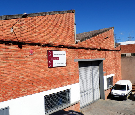 DISEÑO Y COLOCACIÓN DE ROTULOS COMERCIALES - LUMINOSOS. METACRILATOS. VINILOS DE IMPRESIÓN. VINIOS DE CORTE. VINILOS MONOMÉRICOS. VINILOS POLIMÉRICOS. Cliente: ACUSTICA AMIDA. Rubi. BARCELONA.