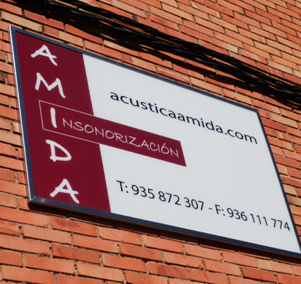 DISEÑO Y COLOCACIÓN DE ROTULOS COMERCIALES - LUMINOSOS. METACRILATOS. VINILOS DE IMPRESIÓN. VINIOS DE CORTE. VINILOS MONOMÉRICOS. VINILOS POLIMÉRICOS. Cliente: ACUSTICA AMIDA. Rubi. BARCELONA.