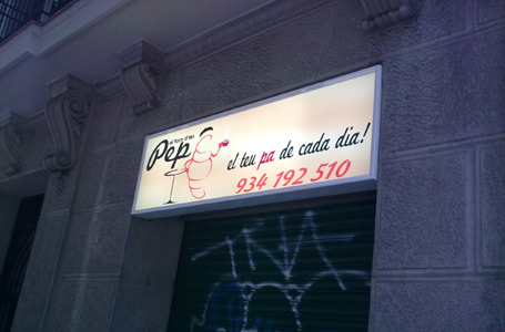 DISEÑO Y COLOCACIÓN DE ROTULOS COMERCIALES - LUMINOSOS. METACRILATOS. VINILOS DE IMPRESIÓN. VINIOS DE CORTE. VINILOS MONOMÉRICOS. VINILOS POLIMÉRICOS. Cliente: FORN D'EN PEP. Barcelona