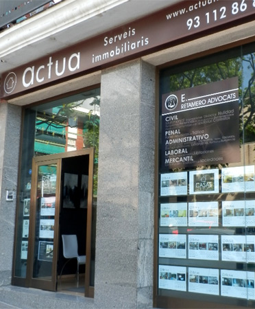 DISEÑO Y COLOCACIÓN DE ROTULOS COMERCIALES - LUMINOSOS. METACRILATOS. VINILOS DE IMPRESIÓN. VINIOS DE CORTE. VINILOS MONOMÉRICOS. VINILOS POLIMÉRICOS. Cliente: E.RETAMERO ADVOCATS (Viladecans)