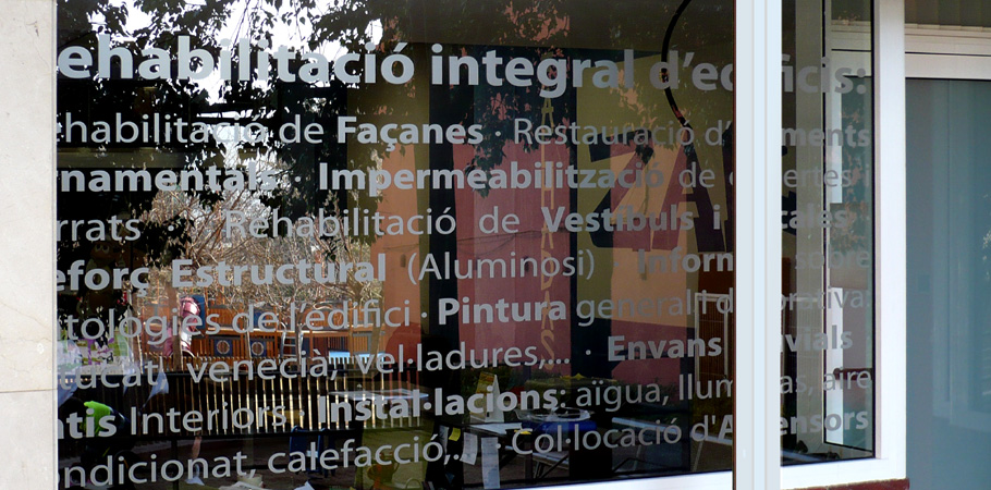 DISEÑO Y COLOCACIÓN DE ROTULOS COMERCIALES - LUMINOSOS O NO LUMINOSOS. RETROILUMINADOS. LEDS. LETRAS CORPÓREAS. METACRILATOS. VINILOS DE IMPRESIÓN. VINIOS DE CORTE. VINILOS MONOMÉRICOS. VINILOS POLIMÉRICOS. Cliente: FACHADAS ZAREN, Sant Feliu. Barcelona.